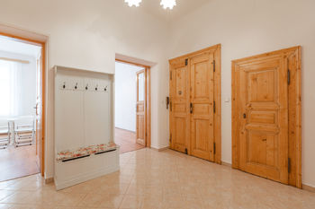 Spojovací chodba - Pronájem bytu 3+1 v osobním vlastnictví 96 m², Praha 8 - Karlín