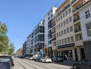  Garážové stání Karlín, Praha 8, Karolina Plaza - Prodej garážového stání 13 m², Praha 8 - Karlín 