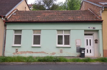 Pohled na dům z ulice - Prodej domu 66 m², Brno