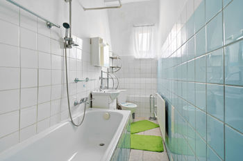koupelna 1 - Prodej domu 560 m², Světec