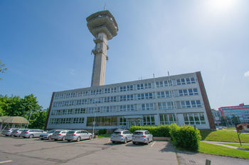 budova přední část - Pronájem kancelářských prostor 321 m², Pardubice 