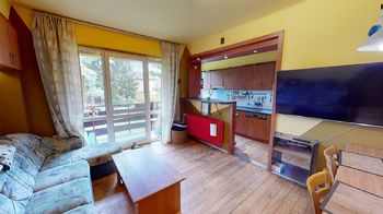 obývací pokoj s kuchyňským koutem - Prodej bytu 3+kk v osobním vlastnictví 84 m², Praha 9 - Újezd nad Lesy 