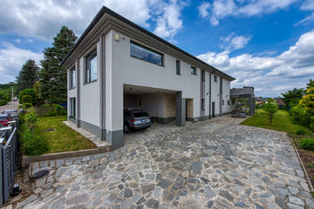 Prodej domu 456 m², Velké Popovice