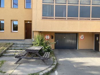 Prodej garážového stání 18 m², Praha 9 - Střížkov