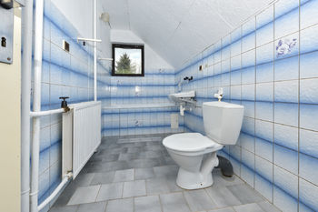 Koupelna v patře - Prodej domu 153 m², Oselce