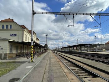 pravidelný a častý vlakový spoj Elephant s Prahou i Kolínem na hlavní trati - Prodej pozemku 400 m², Pečky