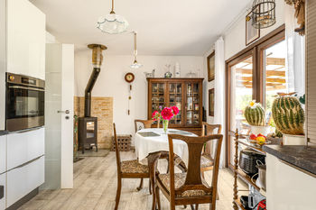 Kuchyň + jídelna - Prodej domu 105 m², Kamenný Újezd