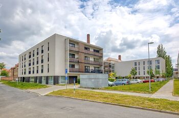 Pohled na dům - Pronájem bytu 1+kk v osobním vlastnictví 29 m², Plzeň