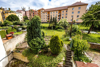 Výhled z balkonu na zahradu - Prodej nájemního domu 294 m², Teplice
