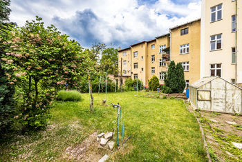 Pohled na zahradu a dům - Prodej nájemního domu 294 m², Teplice