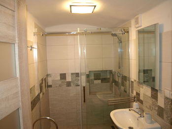 Koupelna 1.NP - Prodej domu 155 m², Rabí