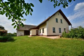 Prodej domu 450 m², Bačetín