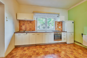 kuchyň - Prodej domu 120 m², Libušín