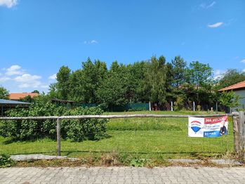 Prodej pozemku 600 m², Břežany II