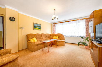 obývací pokoj v přízemí - Prodej domu 221 m², Kaplice