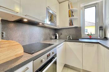 kuchyně - Prodej bytu 4+kk v osobním vlastnictví 114 m², Milovice