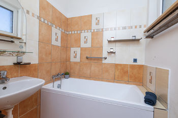 Koupelna - Prodej bytu 3+kk v osobním vlastnictví 92 m², Úštěk
