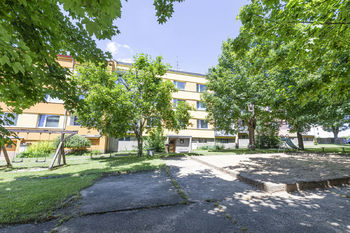 Dům s dětským hřištěm - Prodej bytu 3+kk v osobním vlastnictví 92 m², Úštěk