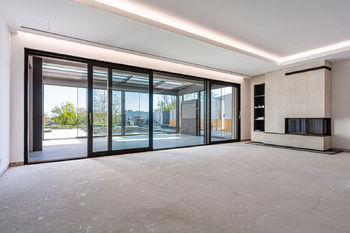 obývací pokoj současný stav - Prodej domu 335 m², Praha 5 - Slivenec