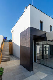 exteriér domu současný stav - Prodej domu 335 m², Praha 5 - Slivenec