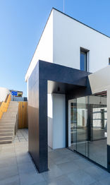 venkovní prvky současný stav - Prodej domu 335 m², Praha 5 - Slivenec