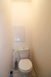 samostatné WC - Prodej bytu 3+1 v družstevním vlastnictví 74 m², Praha 10 - Malešice