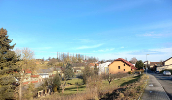 Pohled na centrum obce. - Pronájem pozemku 1091 m², Dražice