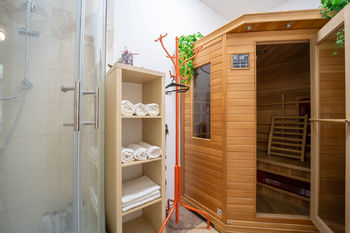 Místnost se sprchovým koutem a saunou - Prodej obchodních prostor 66 m², Nymburk