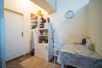 Zázemí prostor s kuchyňkou, umyvadlem a WC - Prodej obchodních prostor 66 m², Nymburk