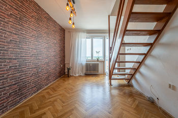 Prodej mezonetového bytu 4+1, 98 m2, 22. dubna, Mikulov - Prodej bytu 4+1 v osobním vlastnictví 96 m², Mikulov
