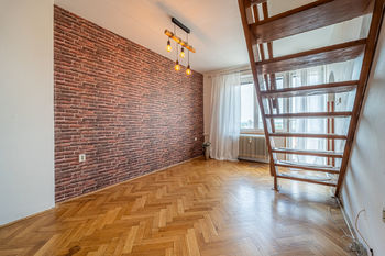 Prodej mezonetového bytu 4+1, 98 m2, 22. dubna, Mikulov - Prodej bytu 4+1 v osobním vlastnictví 96 m², Mikulov