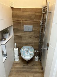 WC Přízemí - Prodej domu 185 m², Modřice