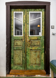 Dveře v zajímavém provedení - Prodej domu 95 m², Horní Kalná