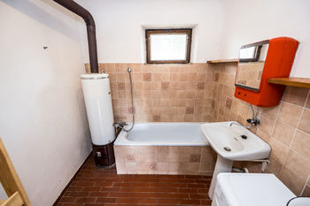 Koupelna s lázeňským kotlem - Prodej domu 95 m², Horní Kalná