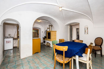 Jdelna a kuchyně s kamny - Prodej domu 95 m², Horní Kalná