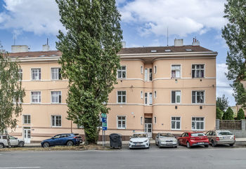 dům je cihlový a na skvělém místě - Prodej bytu 2+kk v osobním vlastnictví 45 m², Kladno