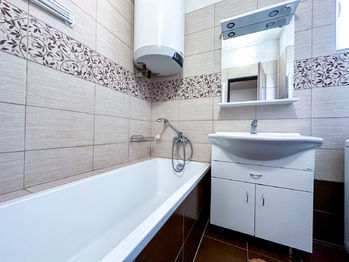 koupelna - Prodej bytu 2+1 v osobním vlastnictví 61 m², Kamýk nad Vltavou
