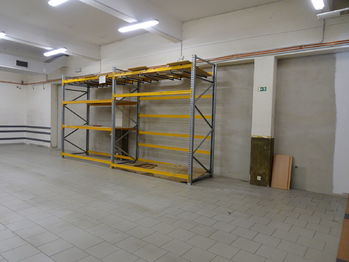 Pronájem skladovacích prostor 400 m², Znojmo