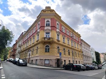 Prodej bytu 1+kk v osobním vlastnictví 38 m², Praha 5 - Smíchov
