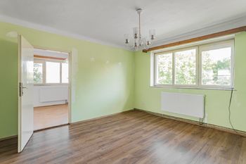 Průchozí obývací pokoj - Prodej bytu 3+1 v družstevním vlastnictví 86 m², Psáry