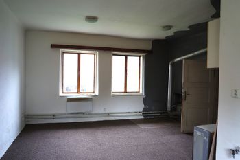 Obývací pokoj - Prodej domu 120 m², Osek