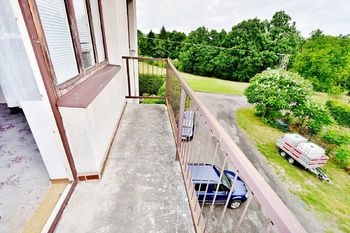 balkón - Prodej bytu 3+1 v osobním vlastnictví 74 m², Zbýšov