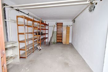 garáž - Prodej bytu 3+1 v osobním vlastnictví 74 m², Zbýšov