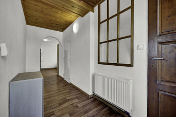 CHODBA V BYTĚ 1. PATRO - Prodej domu 190 m², Nymburk