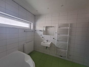 koupelna - Prodej domu 135 m², Borovany