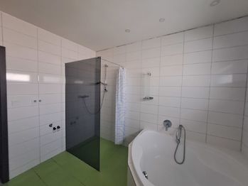 koupelna - Prodej domu 135 m², Borovany