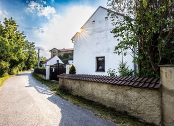 Příjezd k chalupě a brána do ráje - Prodej domu 100 m², Brozany nad Ohří 