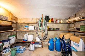 Prostor pro skladování, kde se dá vybudovat prostorná koupelna - Prodej domu 100 m², Brozany nad Ohří