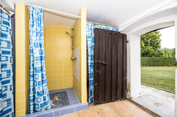 Sprchový kout se samotným vstup ze zahrady - Prodej domu 100 m², Brozany nad Ohří