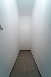 Sklepní / skladovací kóje - Prodej bytu 3+kk v osobním vlastnictví 77 m², Kuřim